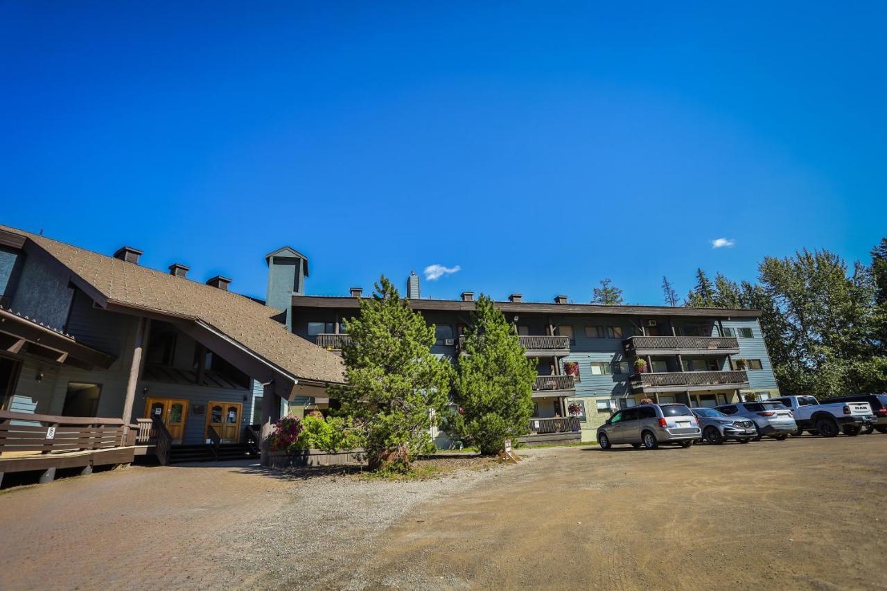 Griz Inn By Stayin Fernie Exterior photo