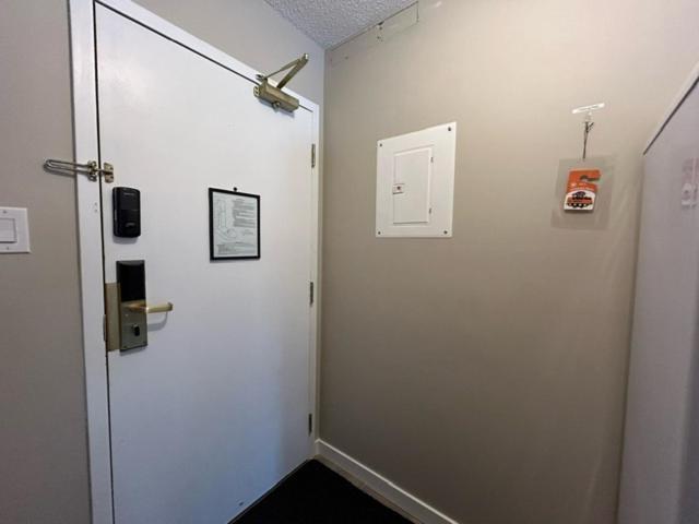 Griz Inn By Stayin Fernie Room photo