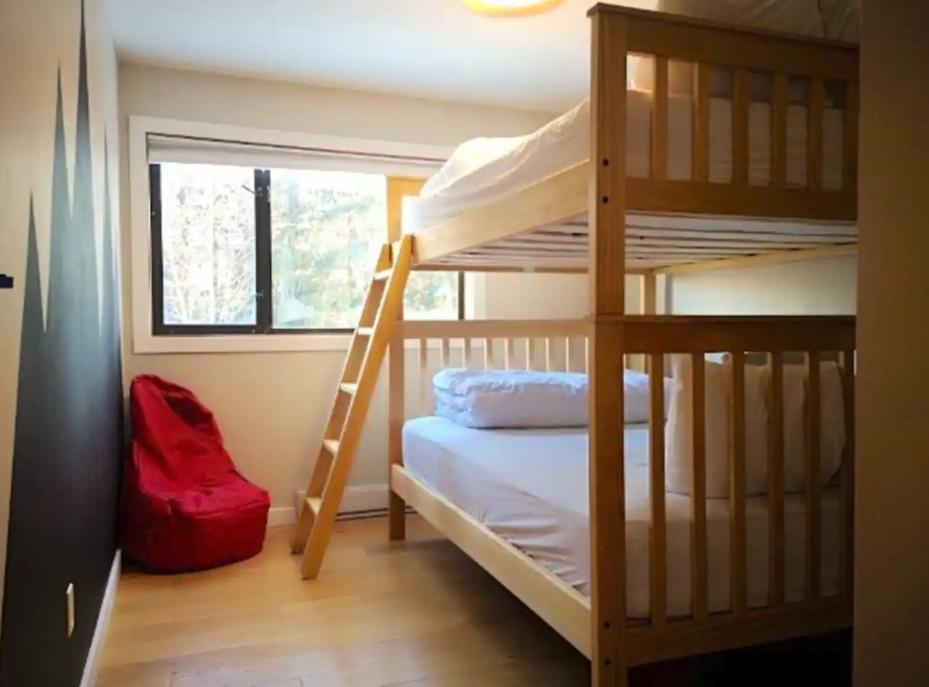 Griz Inn By Stayin Fernie Room photo