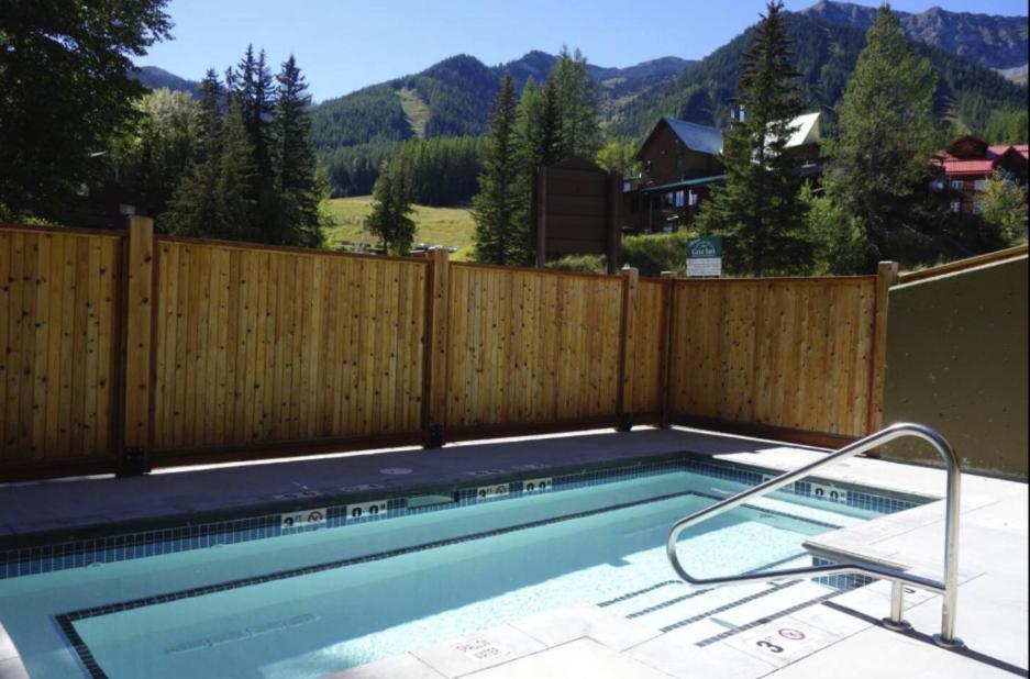 Griz Inn By Stayin Fernie Exterior photo